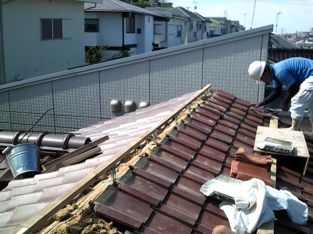 加古川市　築40年住宅 紐丸瓦一発仕上げで棟積み替え雨漏り修理を実施！